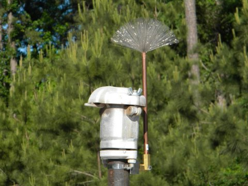 Streamer emission delay terminal to prevent devices from direct lightning